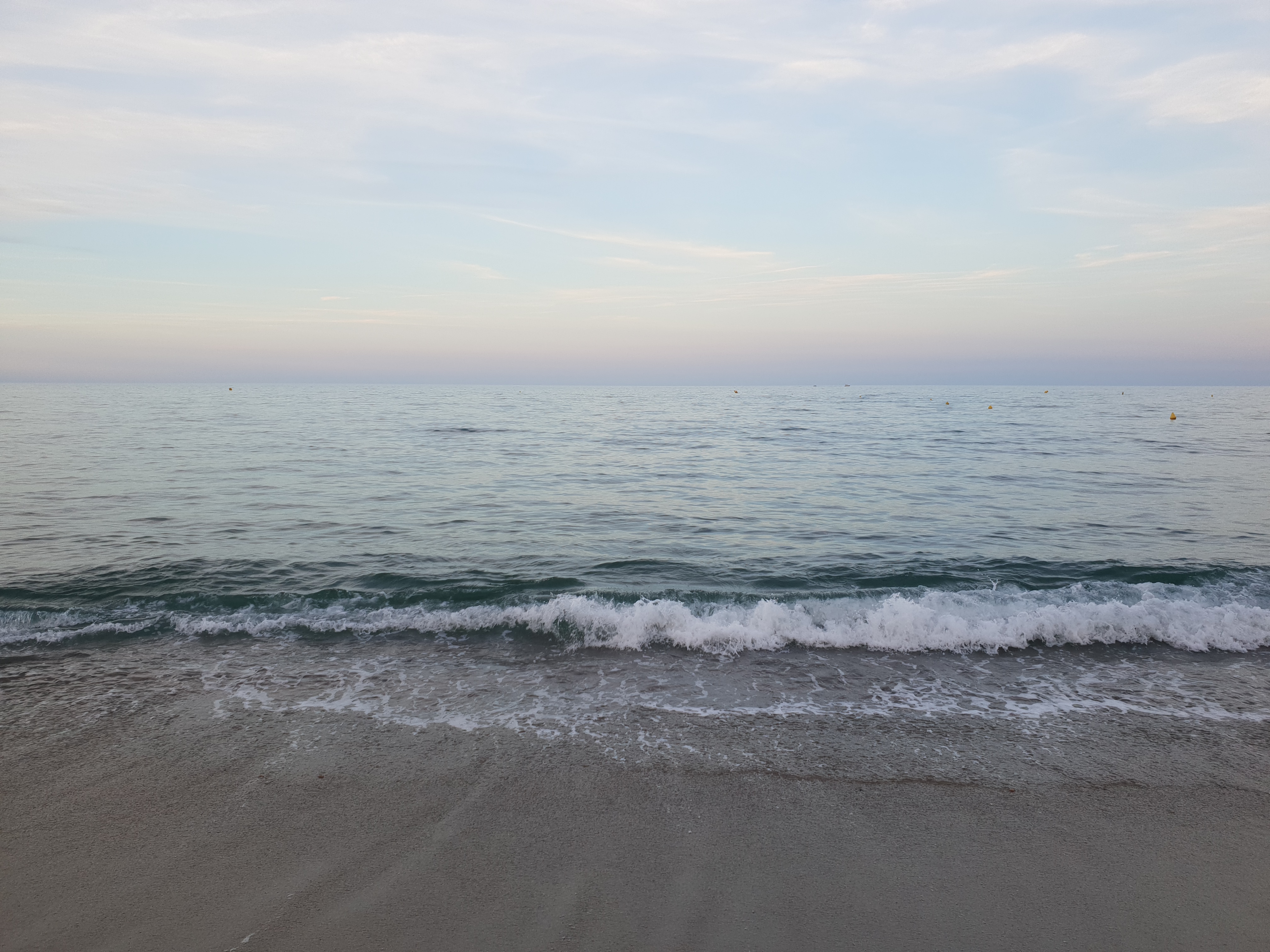 coucher de soleil pastel devant la mer